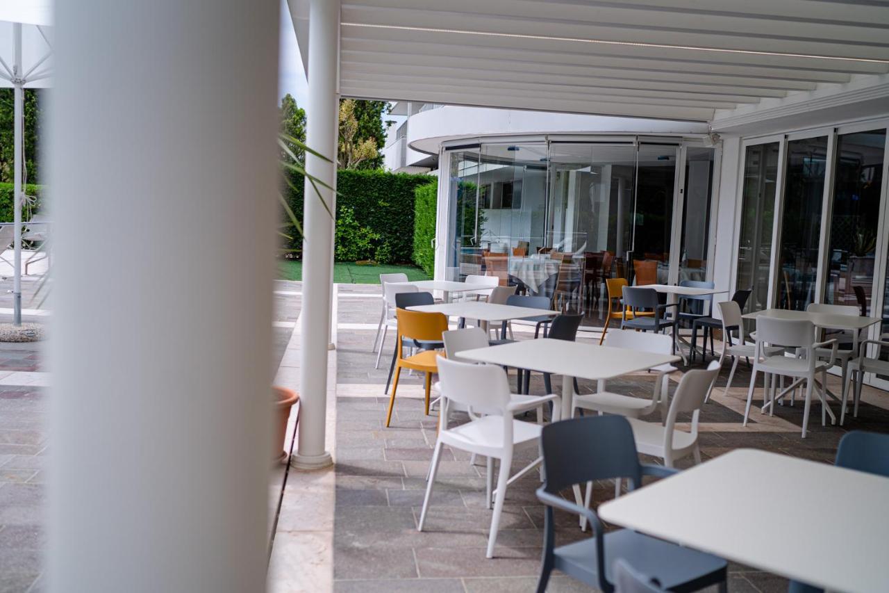 Hotel Smeraldo Lignano Sabbiadoro Esterno foto