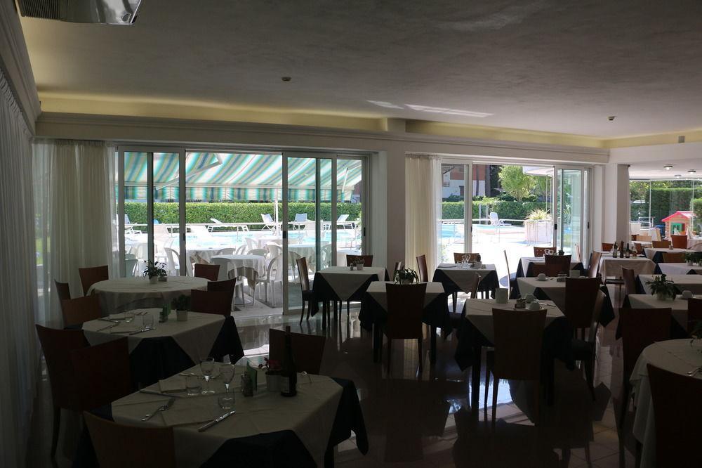 Hotel Smeraldo Lignano Sabbiadoro Esterno foto